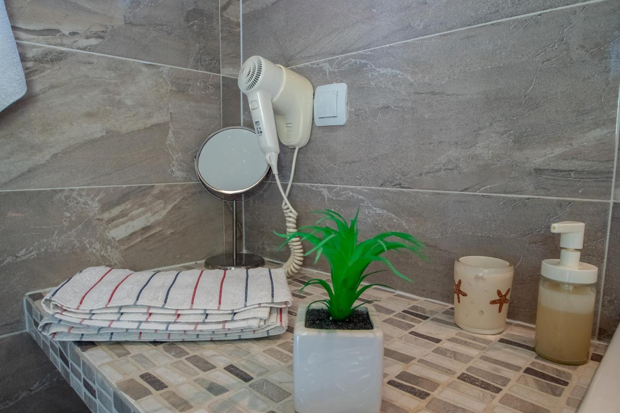Apartment Vila Inga Postira Bagian luar foto